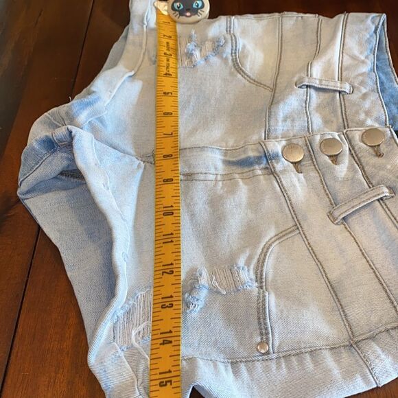 Refuge Lightwash High Rise Denim Jean Shorts Size 2 - Picture 8 of 9